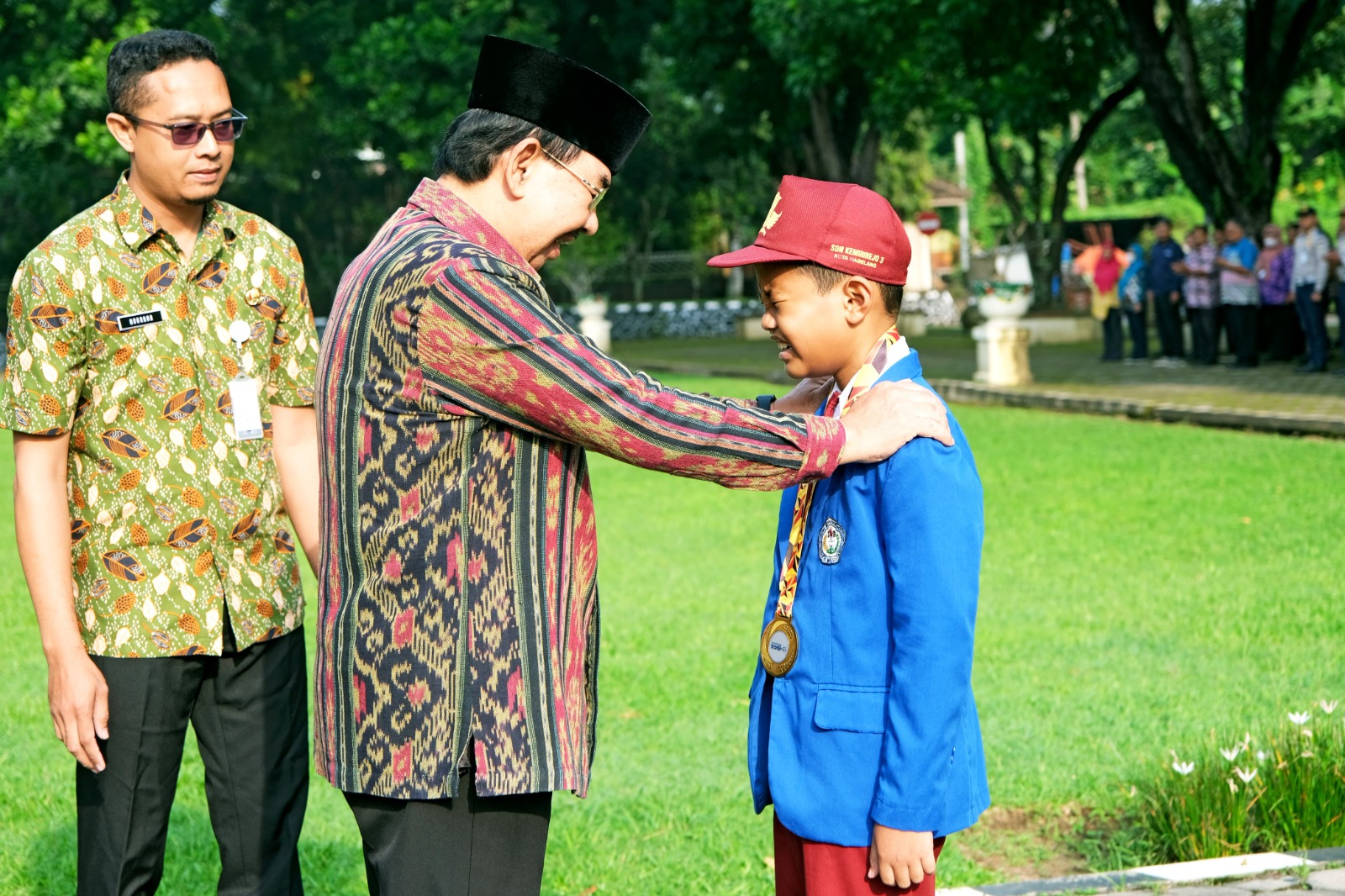 Hardiknas, Kiai Mansyur apresiasi peraih medali emas Kompetisi Matematika Dunia 2024 Hardiknas, Kiai Mansyur apresiasi peraih medali emas Kompetisi Matematika Dunia 2024
