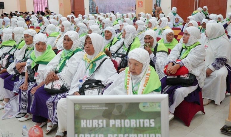 Seorang calhaj kloter 10 Embarkasi Medan tunda berangkat akibat sakit Seorang calhaj kloter 10 Embarkasi Medan tunda berangkat akibat sakit