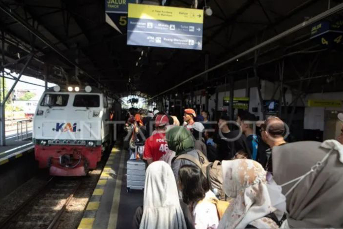 Gangguan sinyal, perjalanan tujuh KA di Daop 6 alami keterlambatan Gangguan sinyal, perjalanan tujuh KA di Daop 6 alami keterlambatan
