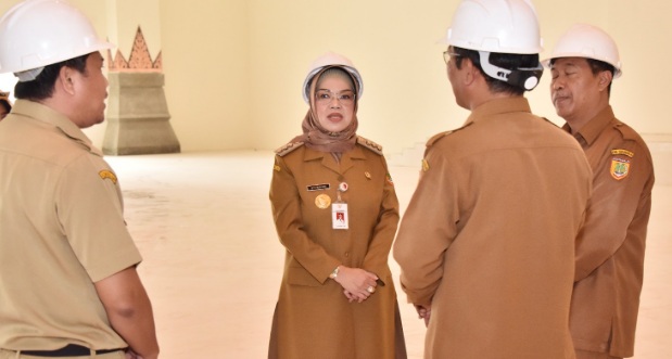 Kembali berdinas, Bupati Etik Suryani langsung tancap gas sidak proyek Kembali berdinas, Bupati Etik Suryani langsung tancap gas sidak proyek