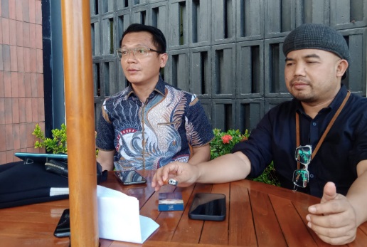 KPU Majalengka diprotes terkait video lagu Indonesia Raya pada debat pertama KPU Majalengka diprotes terkait video lagu Indonesia Raya pada debat pertama