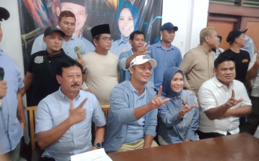 Hitung cepat, pasangan Agus Irawan-Dwi Fajar Nirwana unggul 61,91 persen Hitung cepat, pasangan Agus Irawan-Dwi Fajar Nirwana unggul 61,91 persen