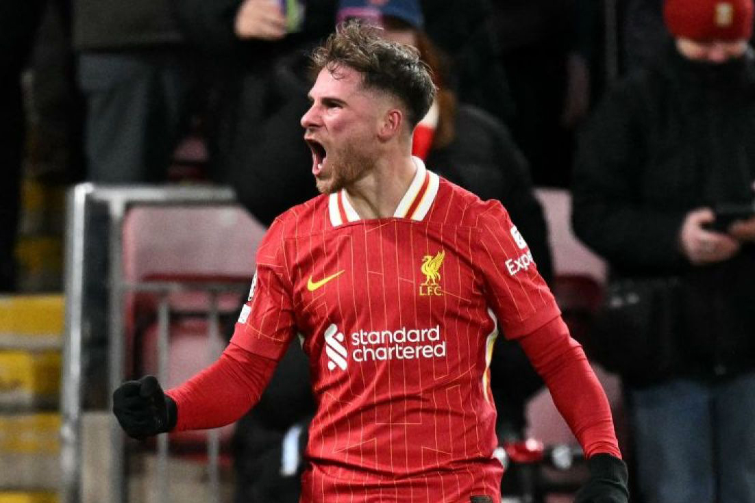 Liverpool memimpin dengan poin sempurna di klasemen Liverpool memimpin dengan poin sempurna di klasemen