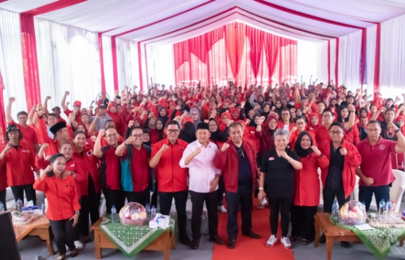 KonsolidasiI internal, Syukur Nababan ajak kader menangkan paslon diusung PDIP KonsolidasiI internal, Syukur Nababan ajak kader menangkan paslon diusung PDIP