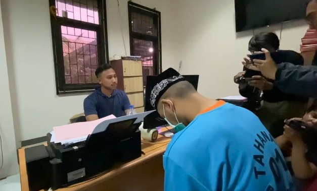 Jadi pengedar obat terlarang, mantan pemain timnas ditangkap petugas Jadi pengedar obat terlarang, mantan pemain timnas ditangkap petugas
