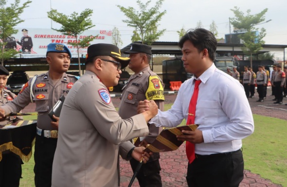 Ungkap kasus curat, tujuh anggota Polsek Tegal Selatan diganjar pernghargaan Ungkap kasus curat, tujuh anggota Polsek Tegal Selatan diganjar pernghargaan