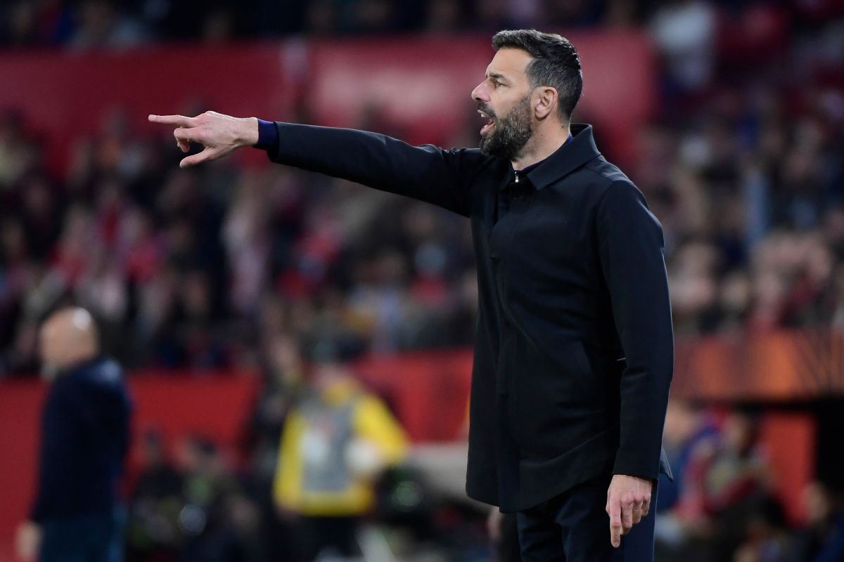 Van Nistelrooy resmi tinggalkan MU pasca kedatangan Ruben Amorim Van Nistelrooy resmi tinggalkan MU pasca kedatangan Ruben Amorim