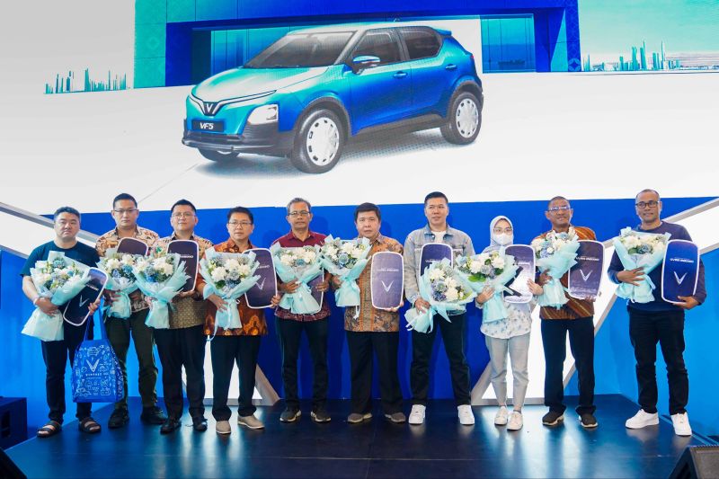 Vinfast mulai kirim mobil listrik VF 5 ke konsumen di Indonesia Vinfast mulai kirim mobil listrik VF 5 ke konsumen di Indonesia