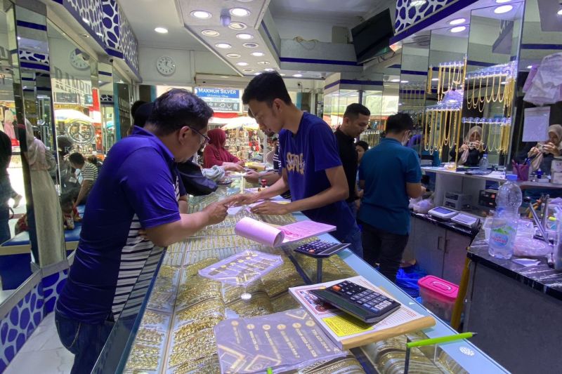 Emas Antam pada Senin naik Rp8.000 jadi Rp1,476 juta per gram Emas Antam pada Senin naik Rp8.000 jadi Rp1,476 juta per gram