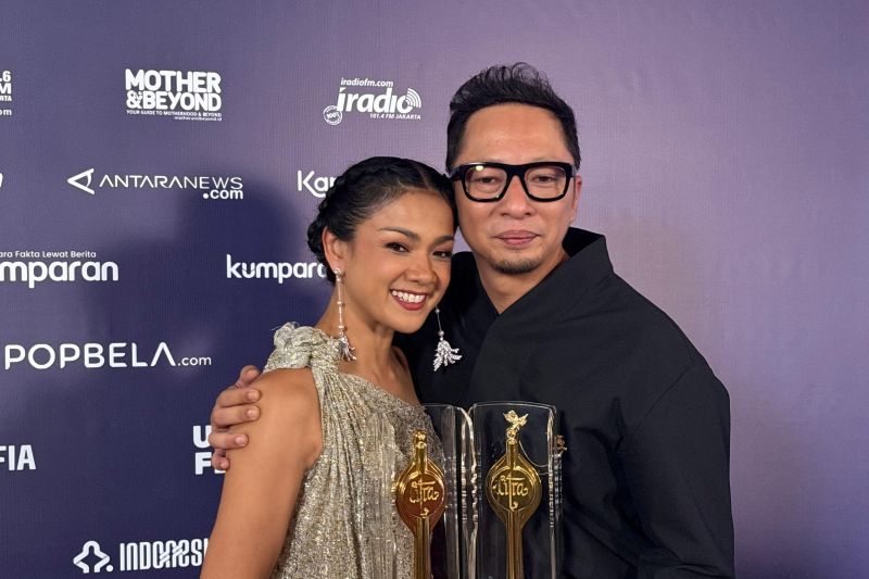 Nirina Zubir kembali membawa pulang Piala Citra setelah 18 tahun Nirina Zubir kembali membawa pulang Piala Citra setelah 18 tahun