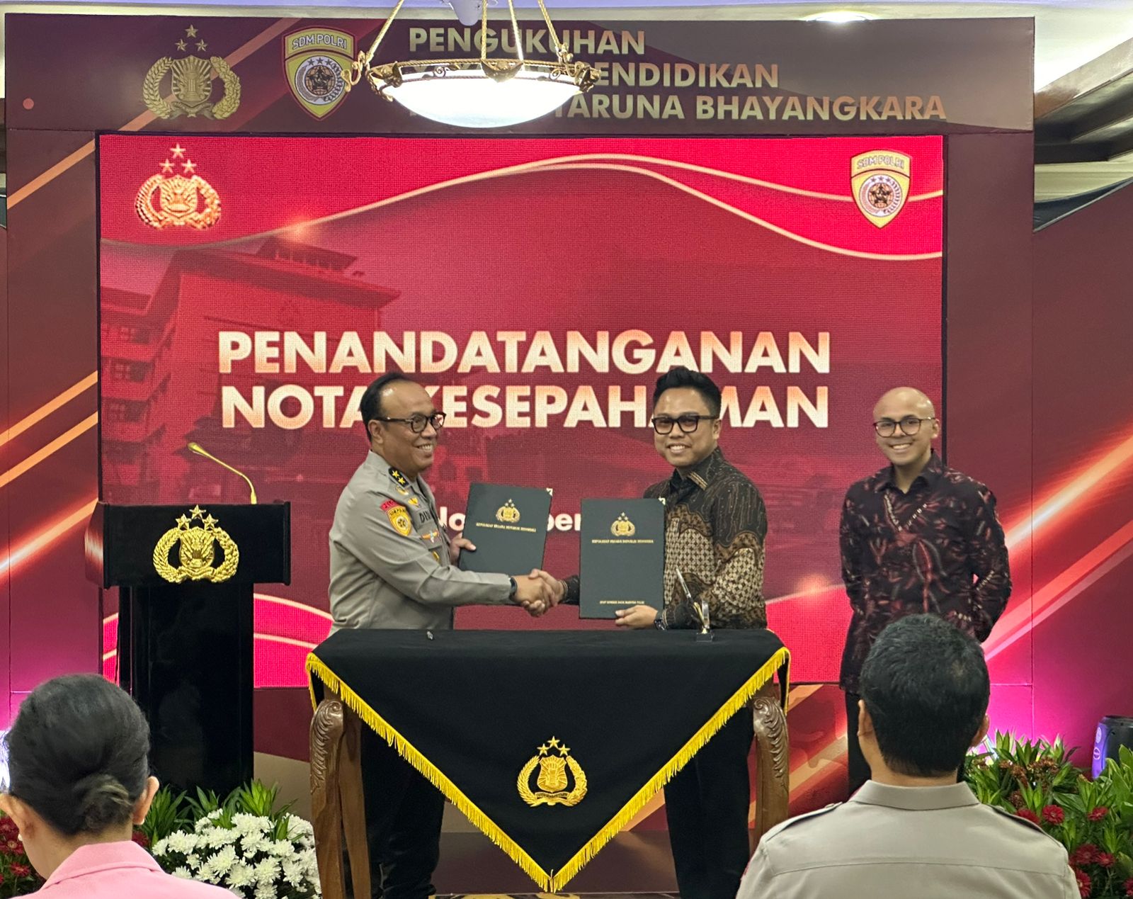 Membangun SMA Unggulan Membangun SMA Unggulan