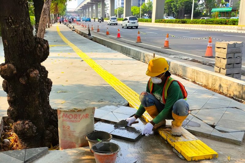 Semen Indonesia dan Pemprov DKI Jakarta sinergi revitalisasi trotoar Semen Indonesia dan Pemprov DKI Jakarta sinergi revitalisasi trotoar