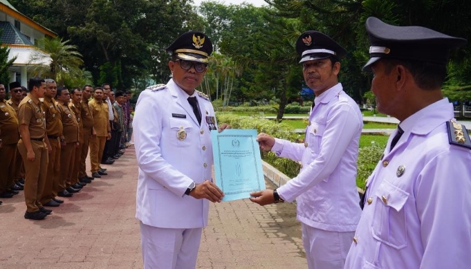 Pj Bupati Langkat kukuhkan 72 kades perpanjangan masa jabatan Pj Bupati Langkat kukuhkan 72 kades perpanjangan masa jabatanÂ