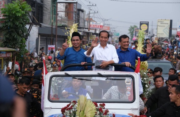 Ribuan warga sambut pawai Jokowi, Luthfi-Yasin di Kabupaten Tegal Ribuan warga sambut pawai Jokowi, Luthfi-Yasin di Kabupaten Tegal