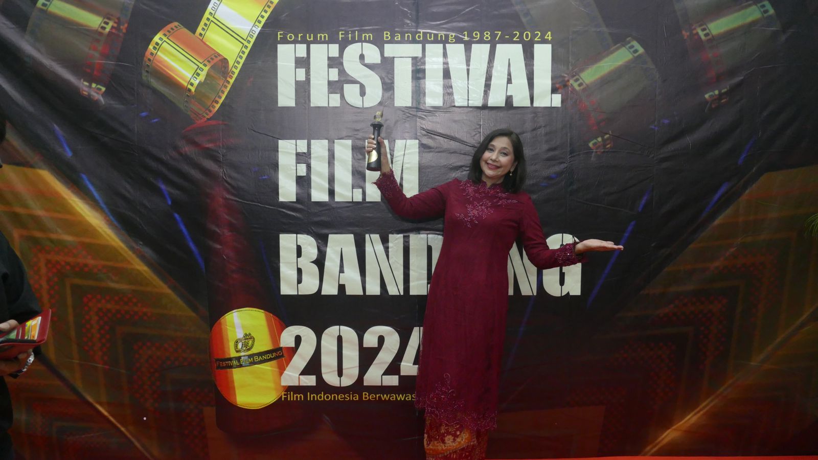 Ayu Azhari kembali terpilih sebagai pemeran wanita terpuji TV Festival Film Bandung Ayu Azhari kembali terpilih sebagai pemeran wanita terpuji TV Festival Film Bandung