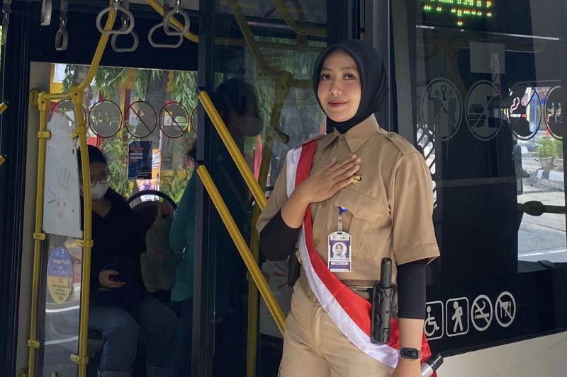 Petugas Transjakarta tampil beda di Hari Pahlawan Petugas Transjakarta tampil beda di Hari Pahlawan