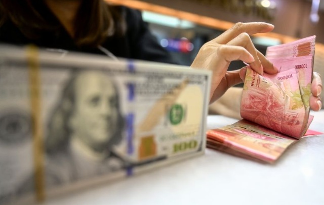 Rupiah melemah setelah BI tahan suku bunga BI-Rate Rupiah melemah setelah BI tahan suku bunga BI-Rate