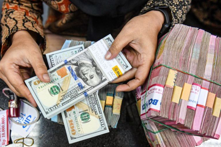 Rupiah Senin naik 4 poin jadi Rp15.870 per dolar AS Rupiah Senin naik 4 poin jadi Rp15.870 per dolar AS