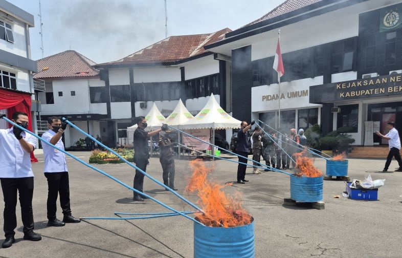 Kejari Kabupaten Bekasi eksekusi barang bukti 53 perkara