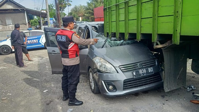 27 November 2023: Tabrakan beruntun di Jalan Denpasar-Gilimanuk, lima orang terluka 27 November 2023: Tabrakan beruntun di Jalan Denpasar-Gilimanuk, lima orang terluka