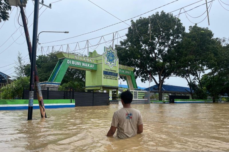 Sejumlah wilayah di Medan dan Deli Serdang terendam banjir Sejumlah wilayah di Medan dan Deli Serdang terendam banjir
