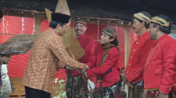 Peringati Hari Wayang Nasional ke-7, Cabub Marsono nonton wayang tujuh dalang