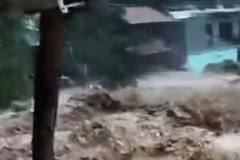 Banjir bandang melanda wilayah selatan Karawang Banjir bandang melanda wilayah selatan Karawang