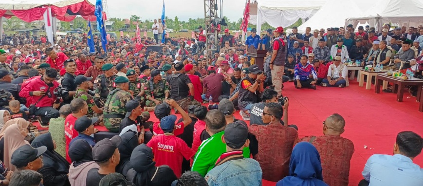Puluhan ribu warga hadiri kampanye akbar Mualem - Dek Fadh di Aceh Utara Puluhan ribu warga hadiri kampanye akbar Mualem - Dek Fadh di Aceh Utara