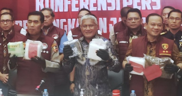 BNN ungkap ada lebih dari 900 kampung narkoba di Indonesia BNN ungkap ada lebih dari 900 kampung narkoba di Indonesia