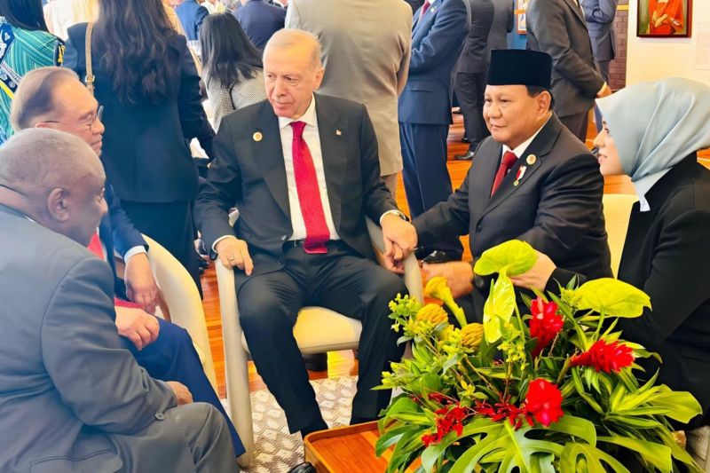 Momen keakraban Presiden Prabowo bersama pemimpin dunia di KTT G20 Momen keakraban Presiden Prabowo bersama pemimpin dunia di KTT G20