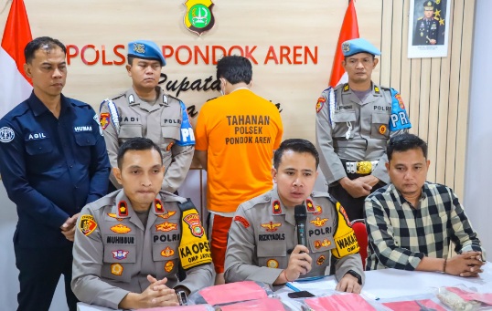 Polsek Pondok Aren amankan 2 tersangka pembuang bayi Polsek Pondok Aren amankan 2 tersangka pembuang bayi