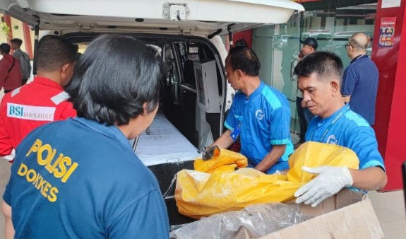 RS Polri terima 12 kantong jenazah korban kebakaran pabrik di Bekasi RS Polri terima 12 kantong jenazah korban kebakaran pabrik di Bekasi