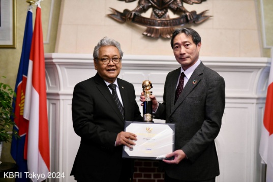 Genjot ekspor kertas dan tisu Indonesia, importir Jepang dapat anugerah Primaduta Award 2024 Genjot ekspor kertas dan tisu Indonesia, importir Jepang dapat anugerah Primaduta Award 2024