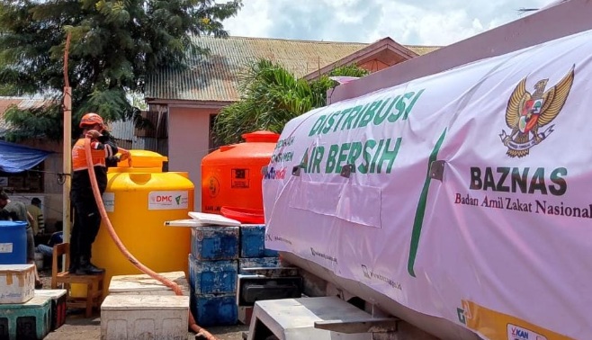 BAZNAS salurkan 35.000 liter air bersih untuk korban erupsi Gunung Lewotobi Laki-Laki BAZNAS salurkan 35.000 liter air bersih untuk korban erupsi Gunung Lewotobi Laki-Laki