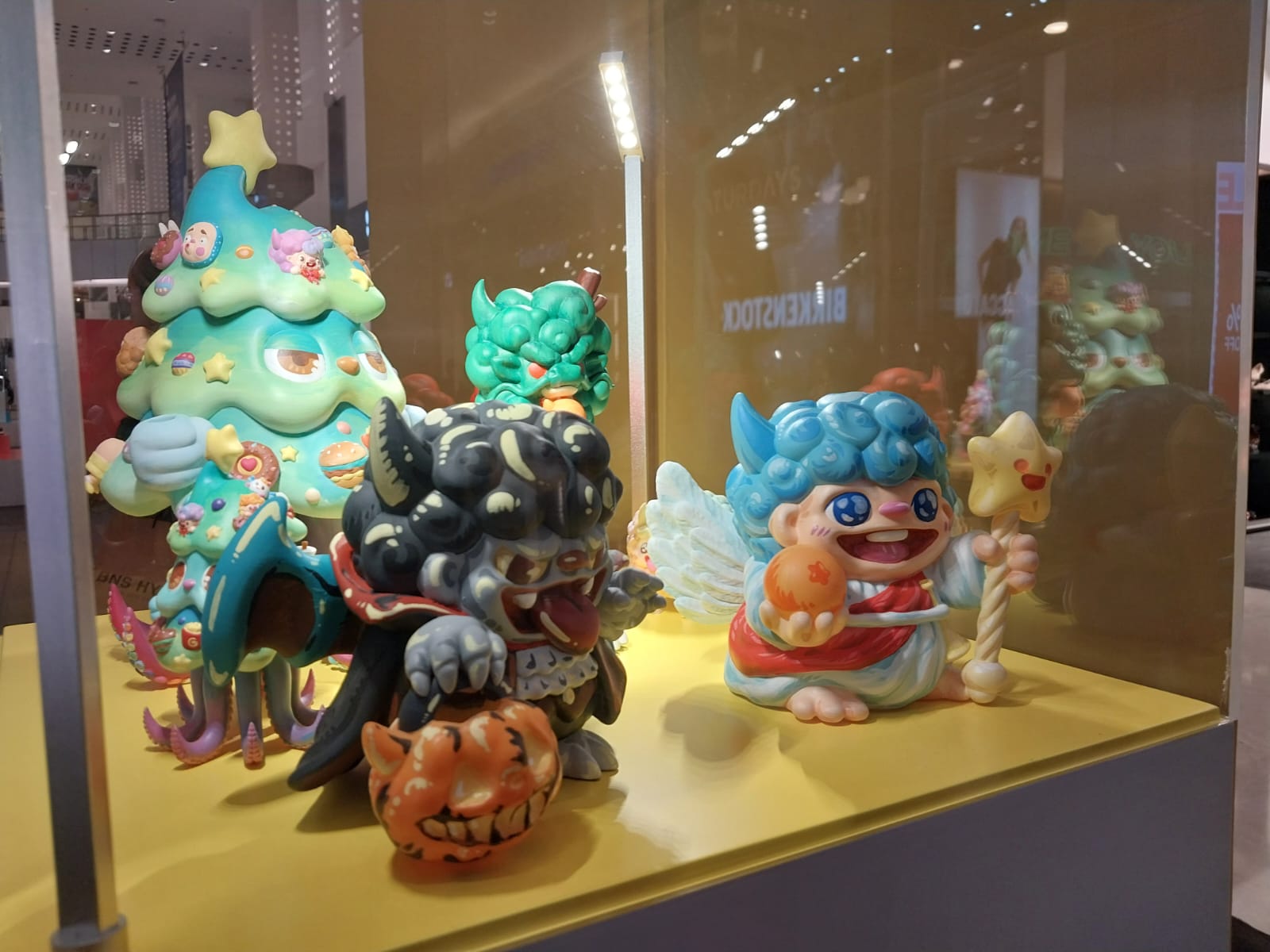 300 MAINAN SENI DIPAMERKAN di HONG KONG ART TOY STORY 2024 DI JAKARTA