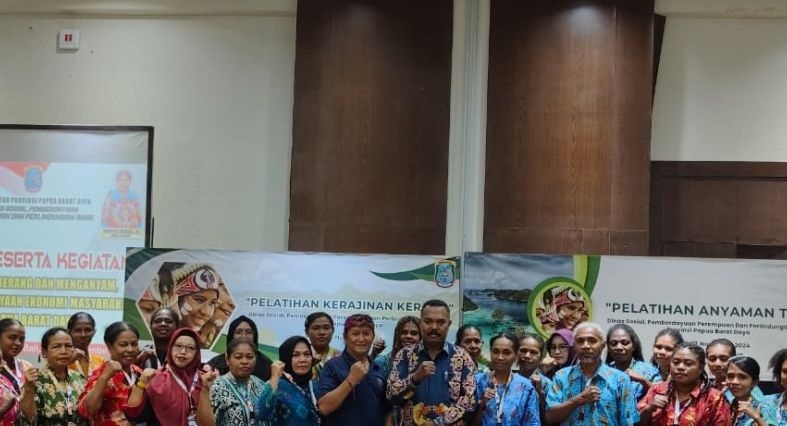 96 Mama Papua ikut pelatihan kerajinan kerang dan menganyam di Bali 96 Mama Papua ikut pelatihan kerajinan kerang dan menganyam di Bali