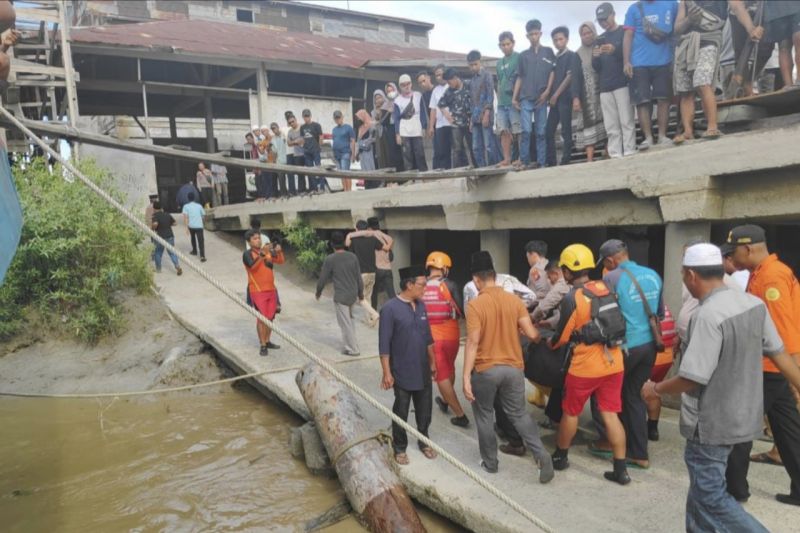 Basarnas Pekanbaru temukan nelayan tenggelam di Laut Panipahan Rohil Basarnas Pekanbaru temukan nelayan tenggelam di Laut Panipahan Rohil