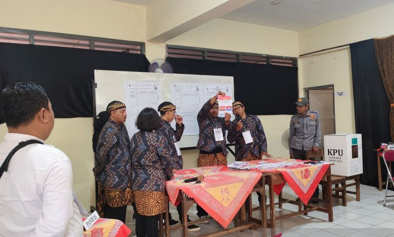 Ahmad Luthfi menang telak di TPS 01 Kelurahan Sumber Ahmad Luthfi menang telak di TPS 01 Kelurahan Sumber