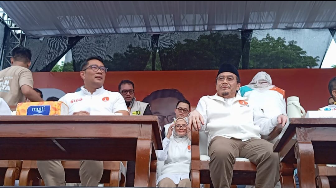 Puluhan relawan Pramono Anung-Rano Karno pindah haluan deklarasi dukung Ridwan Kamil-Suswono Puluhan relawan Pramono Anung-Rano Karno pindah haluan deklarasi dukung Ridwan Kamil-Suswono