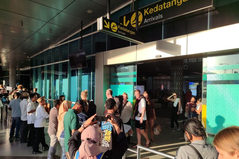 Tes abu vulkanik negatif, Bandara Komodo kembali beroperasi Tes abu vulkanik negatif, Bandara Komodo kembali beroperasi