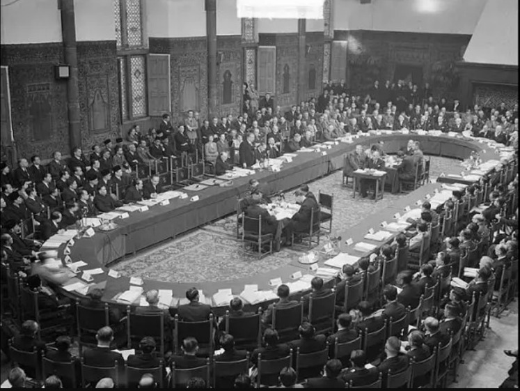 2 November 1949: Konferensi Meja Bundar berakhir 2 November 1949: Konferensi Meja Bundar berakhir