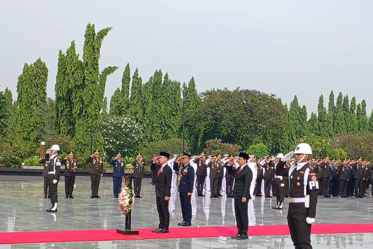 Mensos dan Wapres peringati Hari Pahlawan bersama di TMP Kalibata Mensos dan Wapres peringati Hari Pahlawan bersama di TMP Kalibata