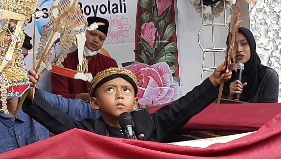 Dalang cilik Kondang Kalimosodo ajak generasi muda lestarikan wayang kulit Dalang cilik Kondang Kalimosodo ajak generasi muda lestarikan wayang kulitÂ
