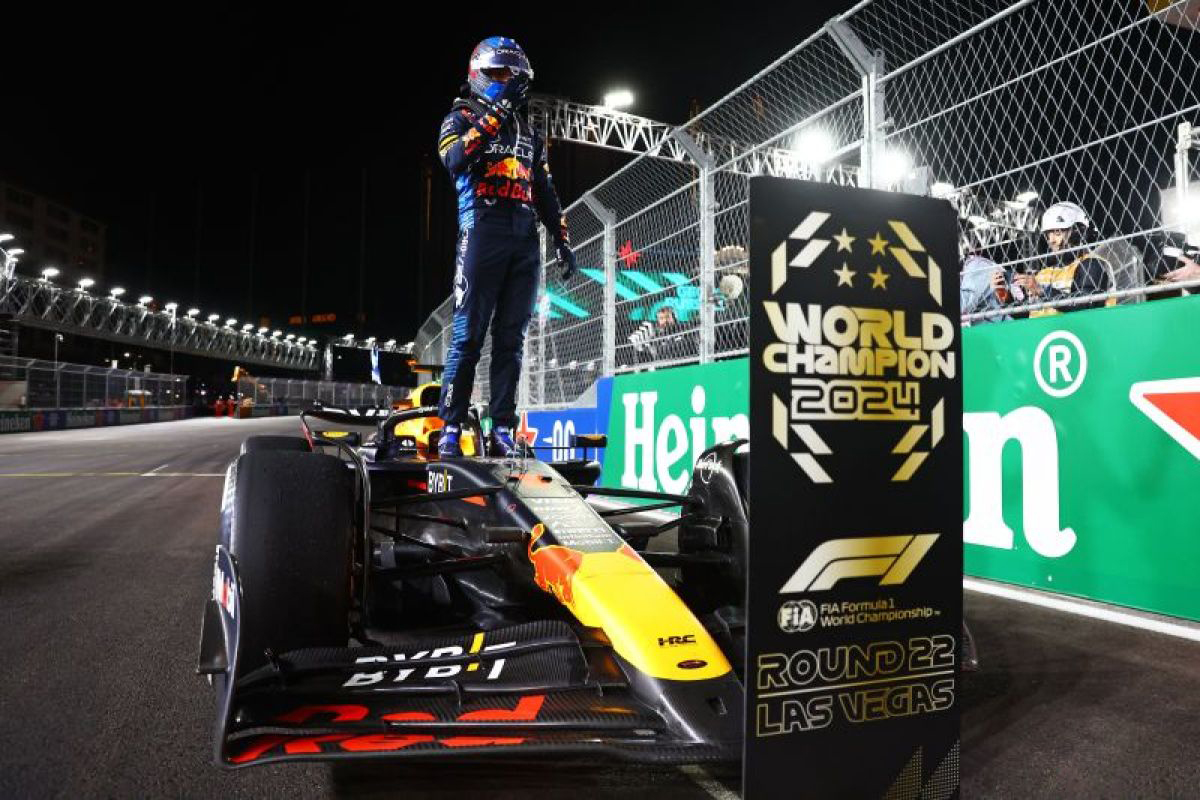 Verstappen akui lega setelah raih gelar di musim yang intens Verstappen akui lega setelah raih gelar di musim yang intens
