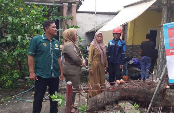 Angin puting beliung rusak tiga rumah di Pulau Lancang Angin puting beliung rusak tiga rumah di Pulau Lancang
