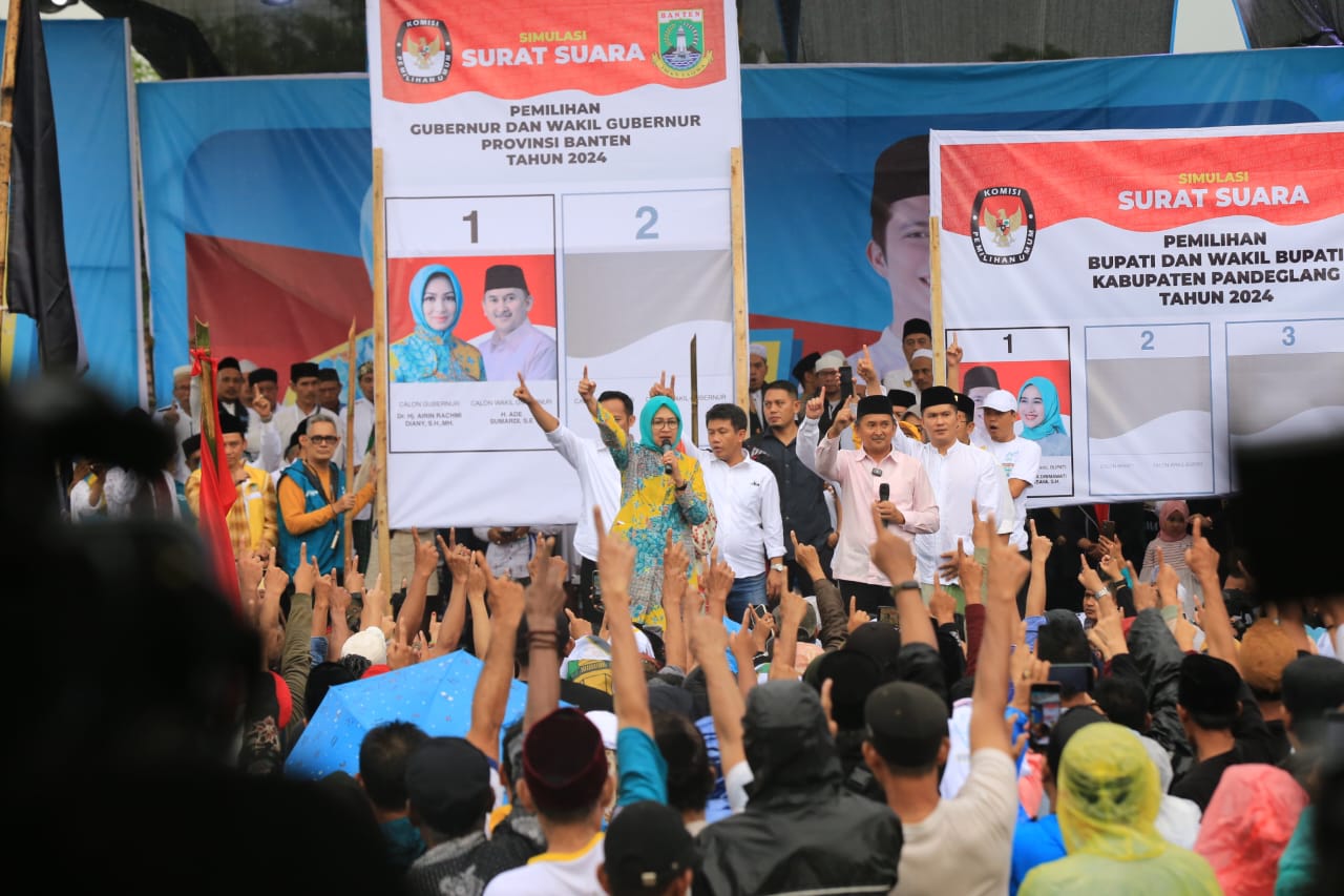 Hadapi banyak ujian saat Pilkada Banten, ribuan massa doakan kemenangan Airin-Ade
