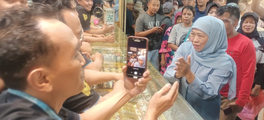 Datangi Pasar Besar Malang, Khofifah didoakan pedagang Datangi Pasar Besar Malang, Khofifah didoakan pedagang