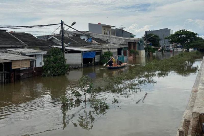 DPUPR aktifkan 15 pompa atasi banjir di Periuk Tangerang DPUPR aktifkan 15 pompa atasi banjir di Periuk Tangerang