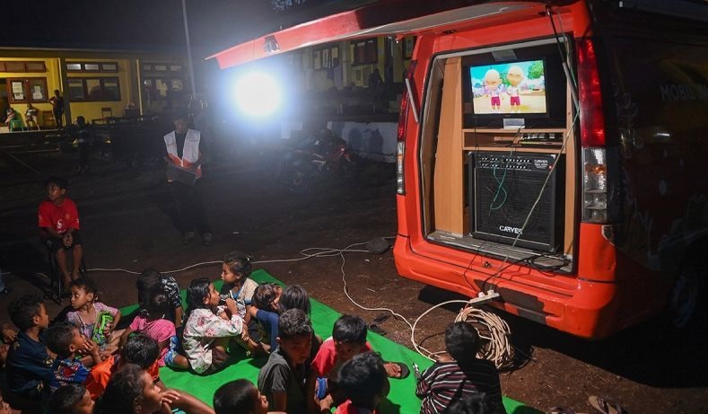 Kemkomdigi sediakan hiburan untuk anak-anak pengungsi Erupsi Lewotobi Kemkomdigi sediakan hiburan untuk anak-anak pengungsi Erupsi Lewotobi