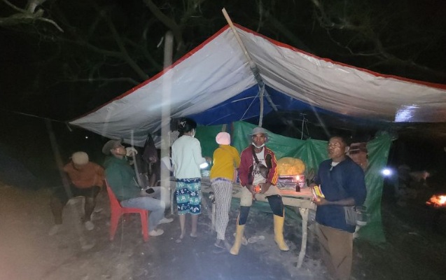 700 pengungsi mandiri erupsi Lewotobi di Pululera belum dapat bantuan 700 pengungsi mandiri erupsi Lewotobi di Pululera belum dapat bantuan